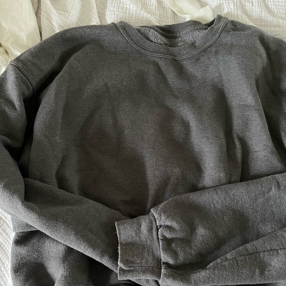 Grey crewneck